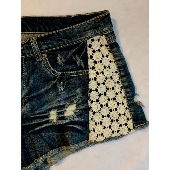 VTG y2k Mudd 2000s Denim Jean Shorts Boho Cochet Floral Festival Fringe 13 Low - Picture 4 of 11
